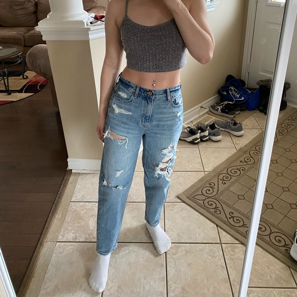 American Eagle Ripped Relaxed Mom Jeans - Picture 4 of 6